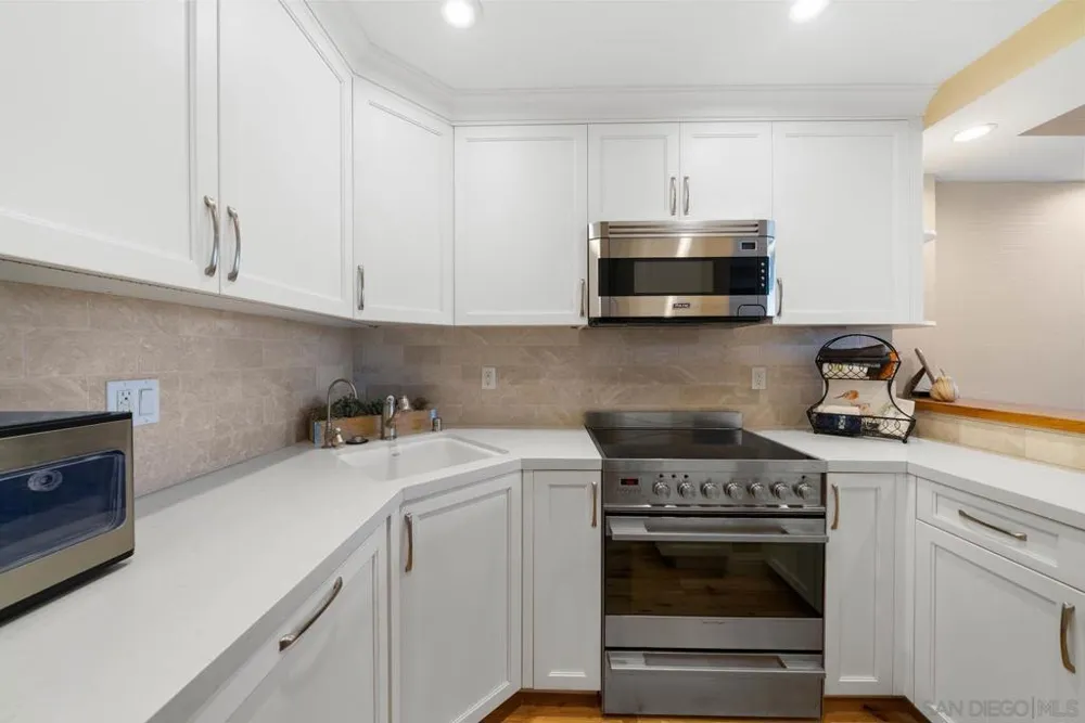 1720 Avenida Del Mundo #209 Coronado, CA 92118