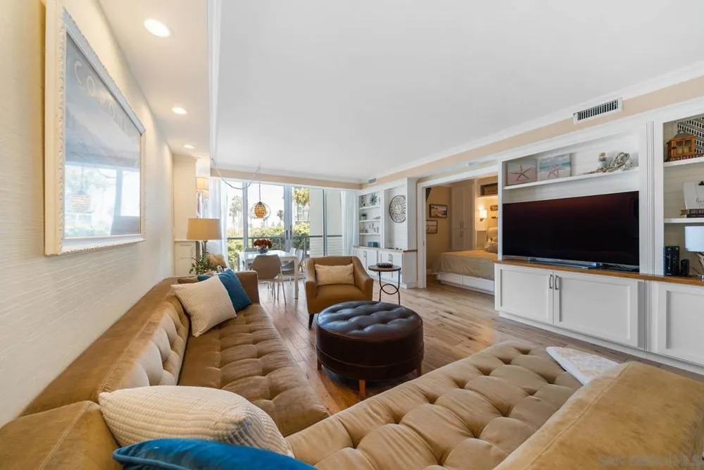 1720 Avenida Del Mundo #209 Coronado, CA 92118