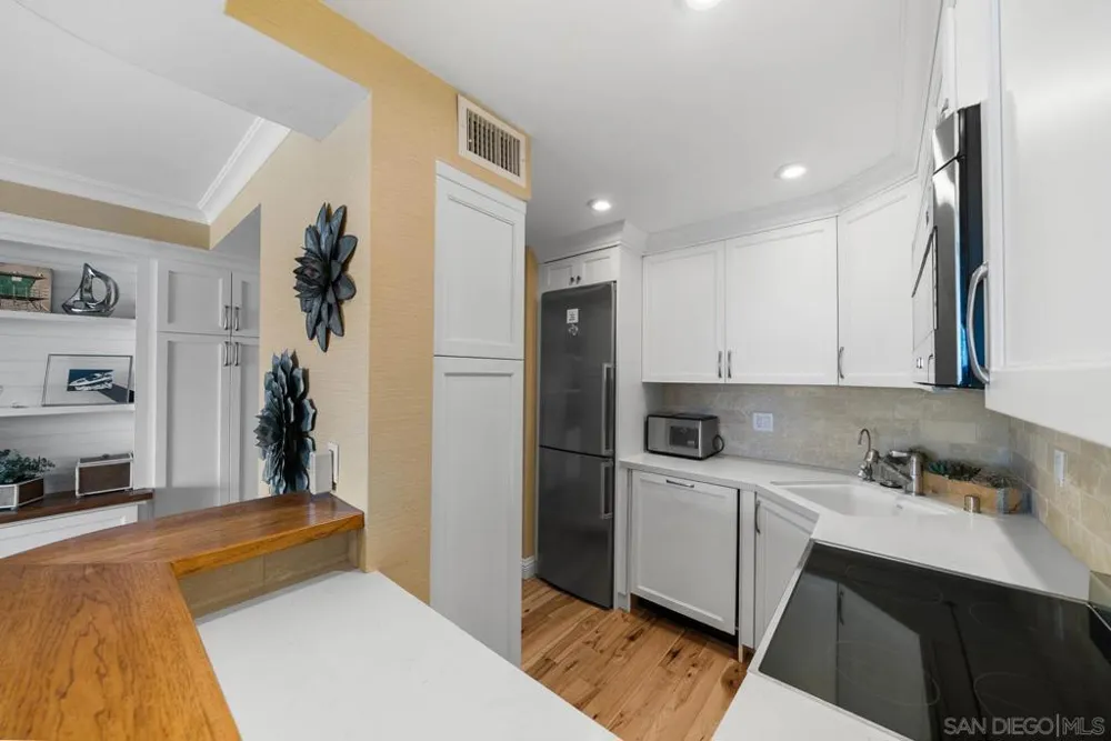 1720 Avenida Del Mundo #209 Coronado, CA 92118