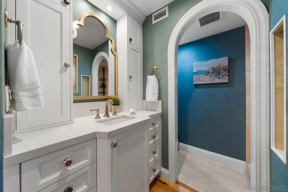1720 Avenida Del Mundo #209 Coronado, CA 92118