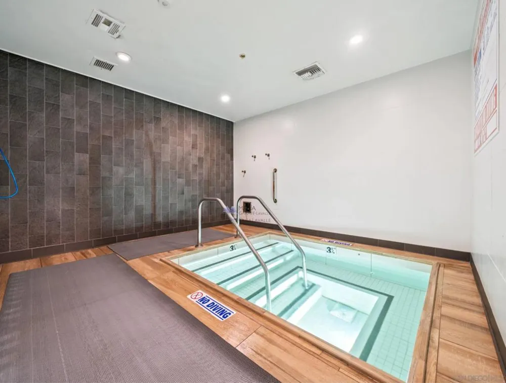 1720 Avenida Del Mundo #209 Coronado, CA 92118