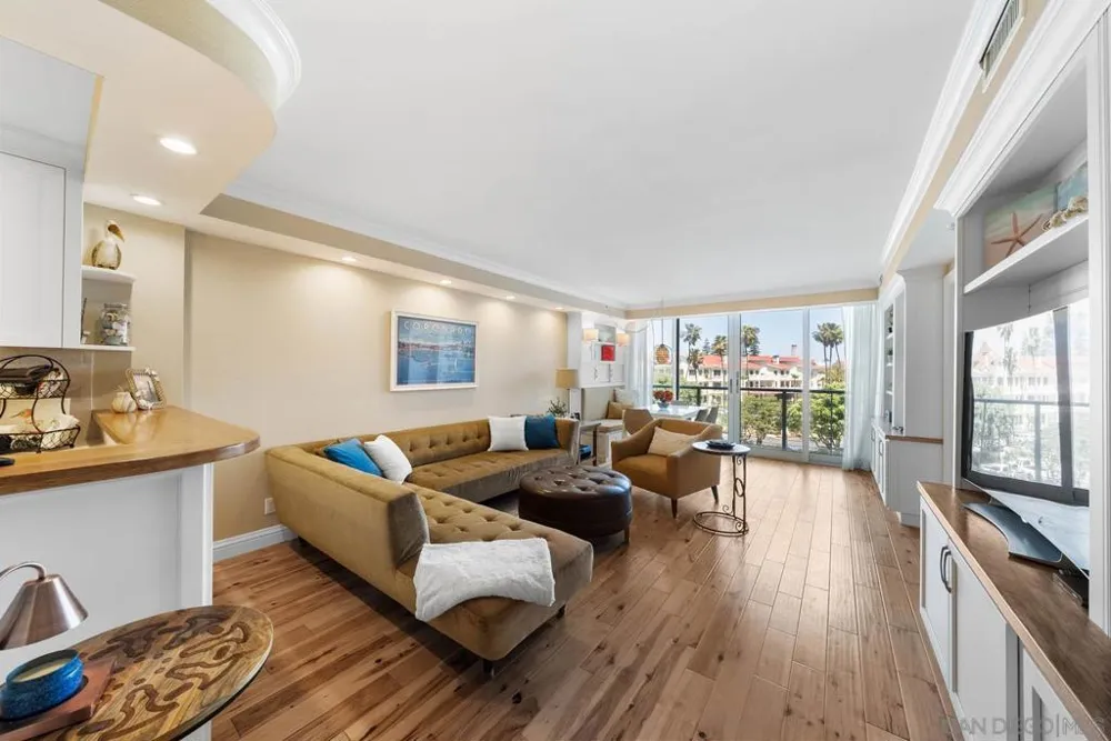 1720 Avenida Del Mundo #209 Coronado, CA 92118