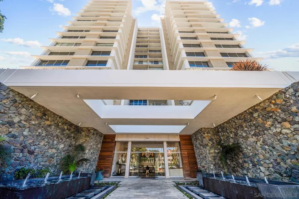 1720 Avenida Del Mundo #209 Coronado, CA 92118