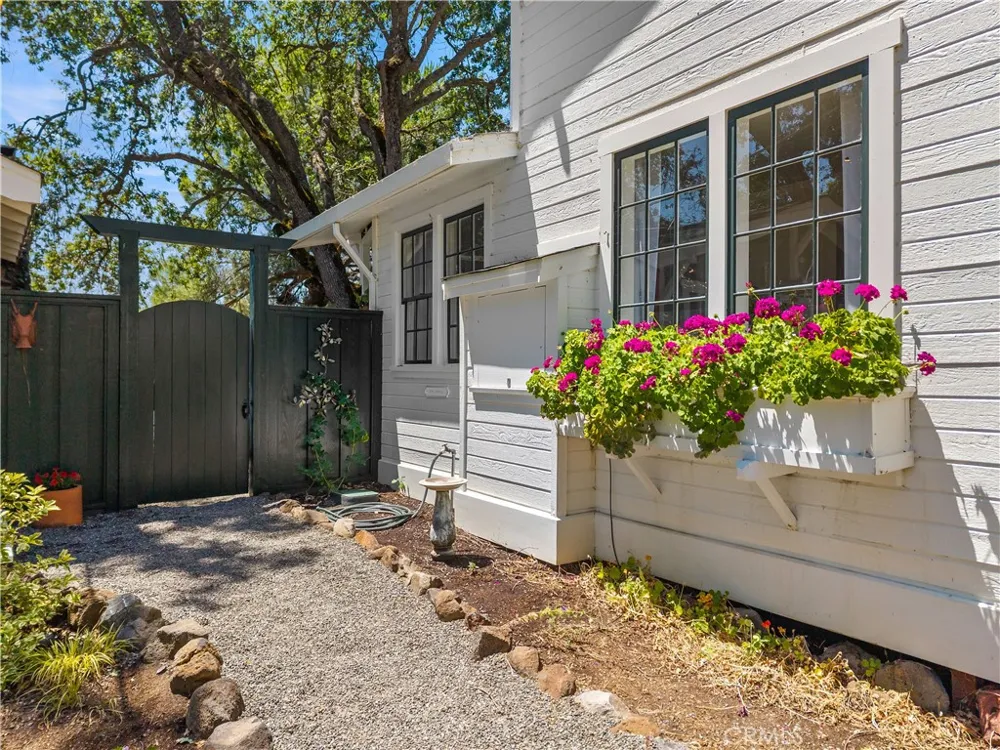 11611 Garden Court Clearlake Oaks, CA 95423