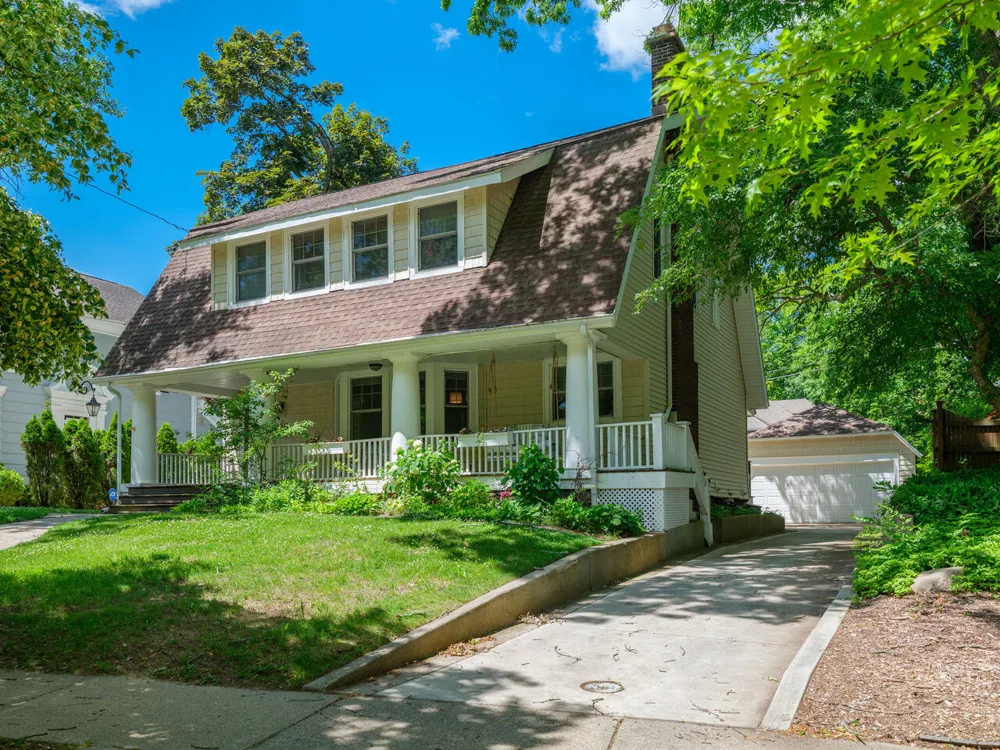 2318 Glenwood Drive Kalamazoo, MI 49008