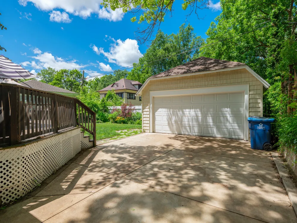 2318 Glenwood Drive Kalamazoo, MI 49008