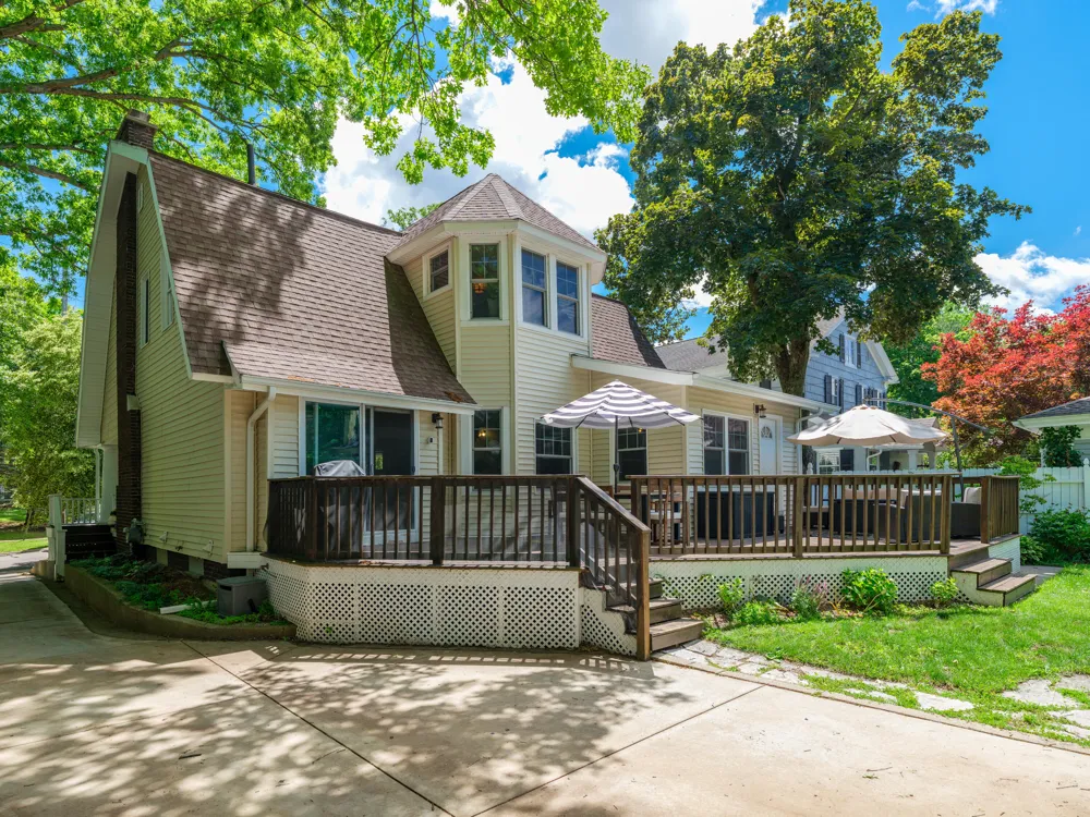 2318 Glenwood Drive Kalamazoo, MI 49008