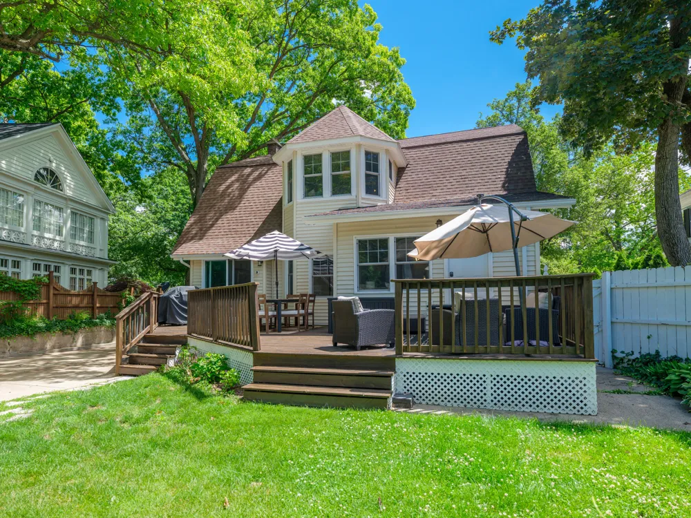 2318 Glenwood Drive Kalamazoo, MI 49008