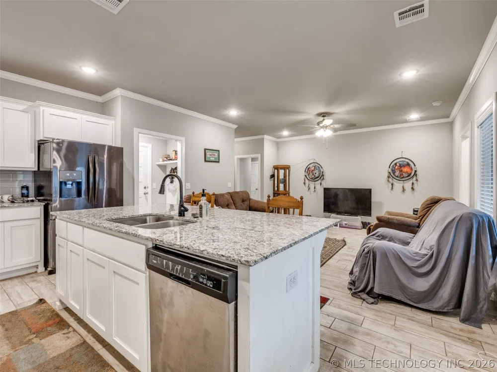 401 W Harrison Street Chouteau, OK 74337