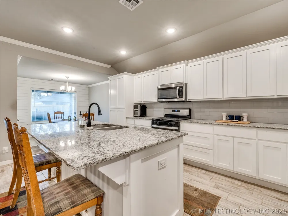 401 W Harrison Street Chouteau, OK 74337