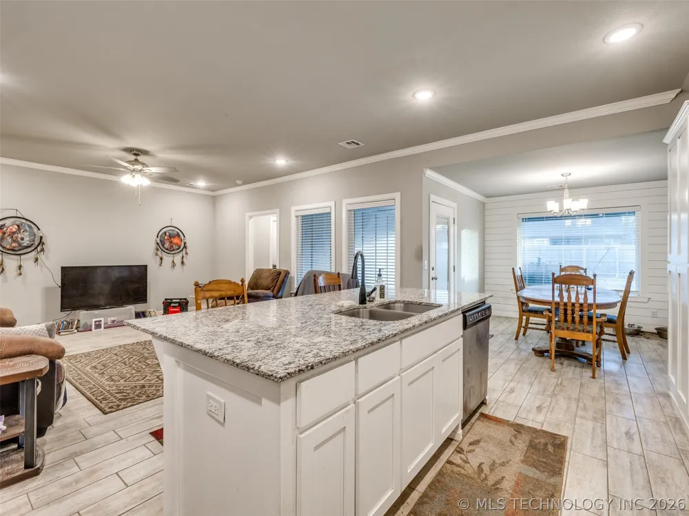 401 W Harrison Street Chouteau, OK 74337