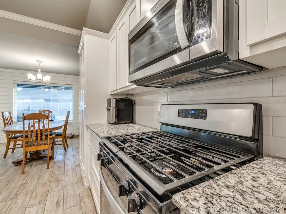 401 W Harrison Street Chouteau, OK 74337