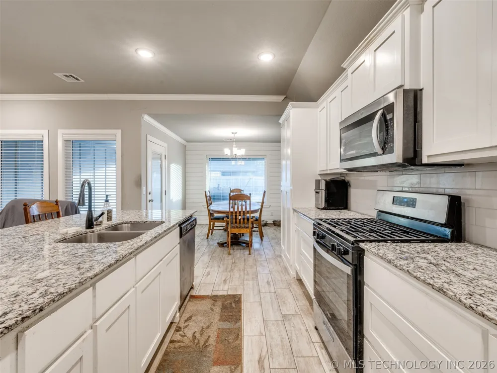 401 W Harrison Street Chouteau, OK 74337