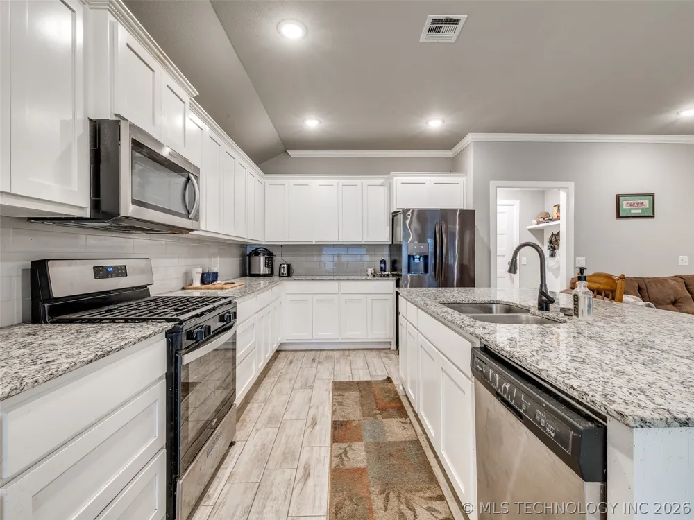 401 W Harrison Street Chouteau, OK 74337