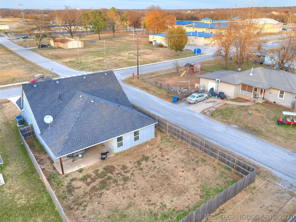 401 W Harrison Street Chouteau, OK 74337