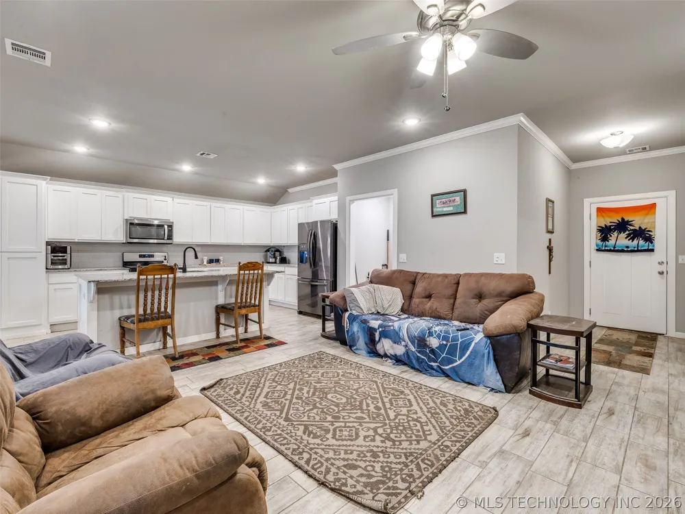 401 W Harrison Street Chouteau, OK 74337