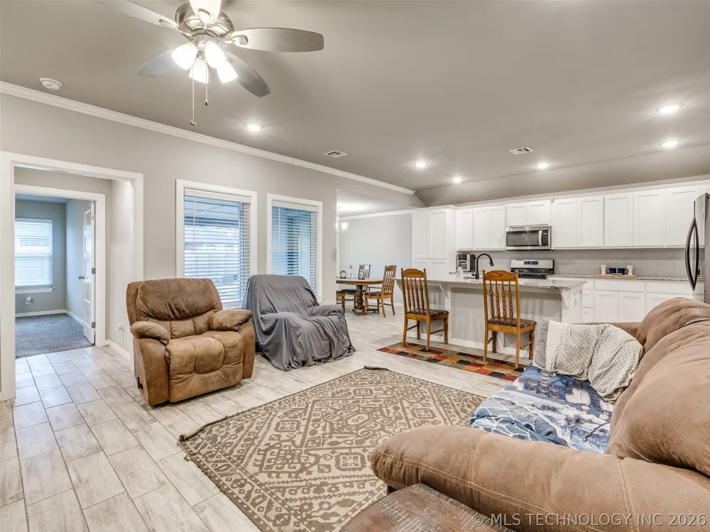 401 W Harrison Street Chouteau, OK 74337