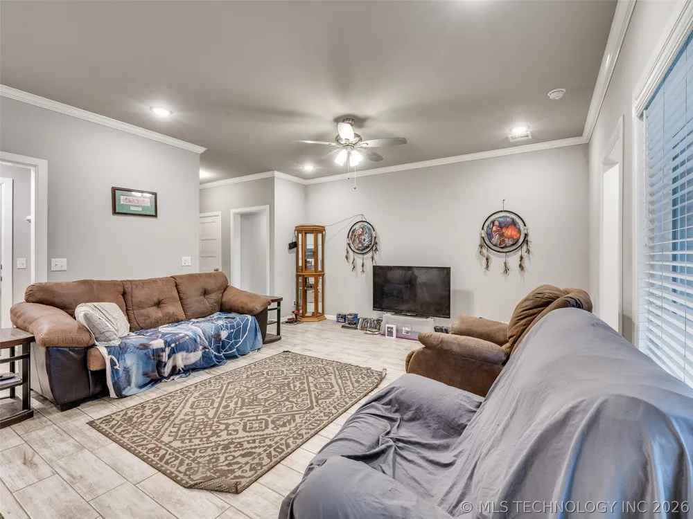 401 W Harrison Street Chouteau, OK 74337