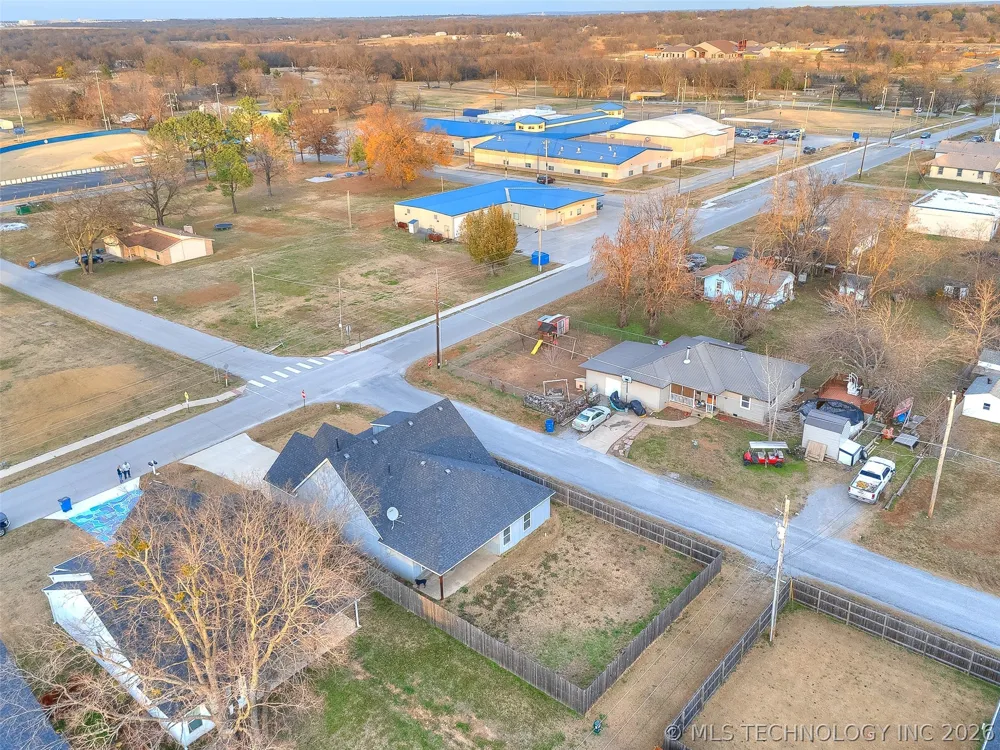 401 W Harrison Street Chouteau, OK 74337