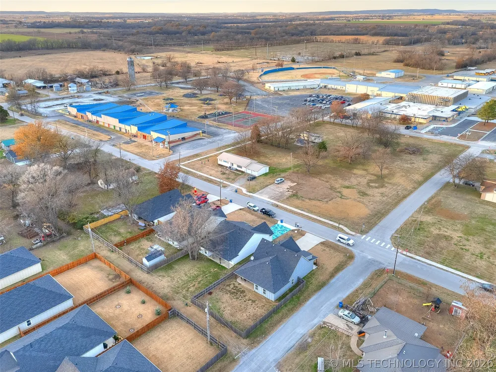 401 W Harrison Street Chouteau, OK 74337