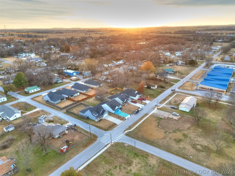 401 W Harrison Street Chouteau, OK 74337
