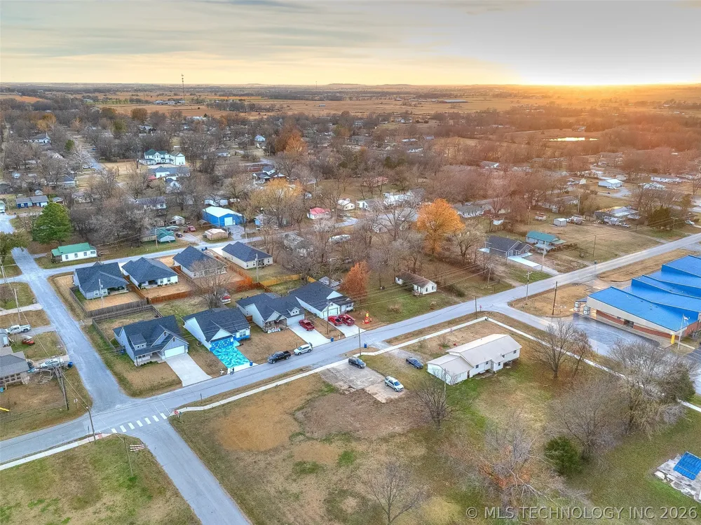 401 W Harrison Street Chouteau, OK 74337