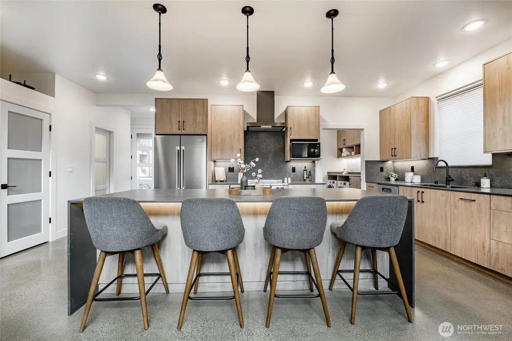 204 Pebblebrook Drive Lynden, WA 98264