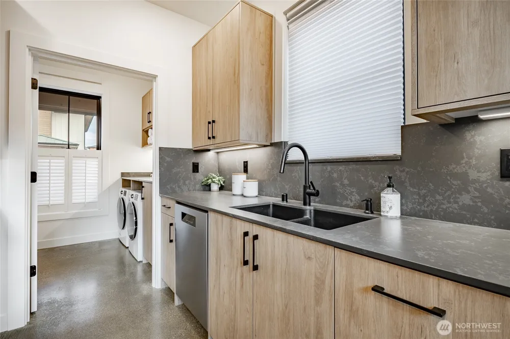 204 Pebblebrook Drive Lynden, WA 98264