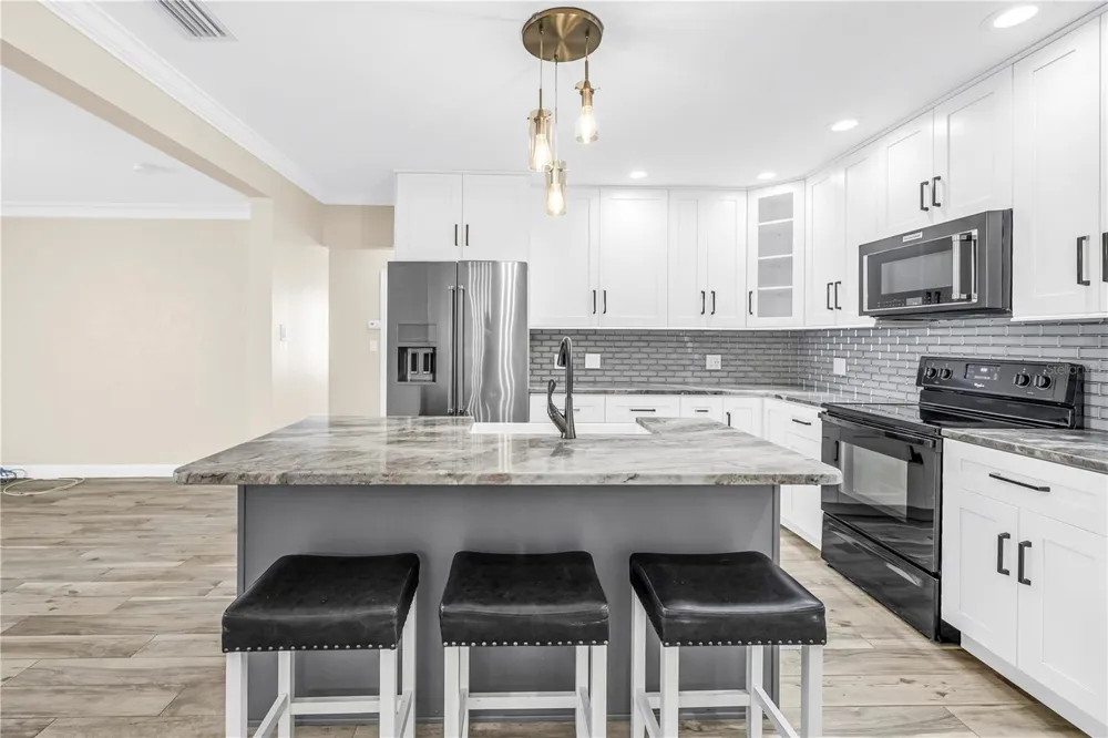 2375 37TH STREET St Petersburg, FL 33713