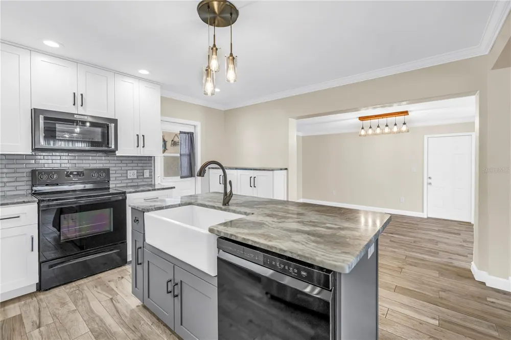 2375 37TH STREET St Petersburg, FL 33713