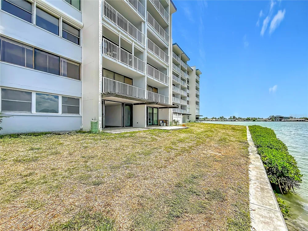 450 TREASURE ISLAND CAUSEWAY #111 Treasure Island, FL 33706