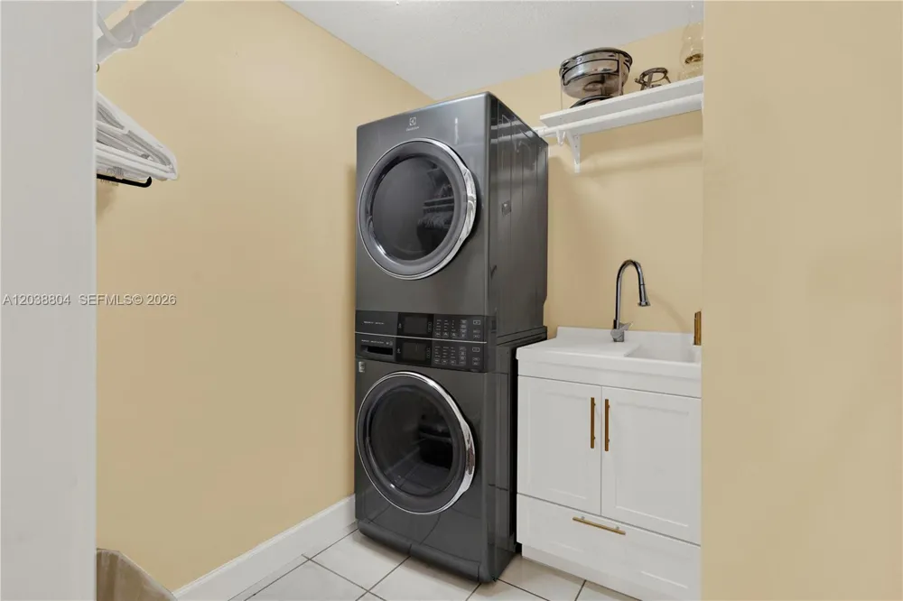 8940 SW 160th St Palmetto Bay, FL 33157