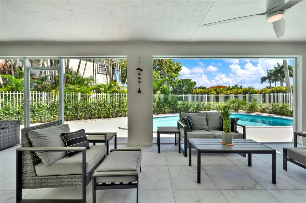 8940 SW 160th St Palmetto Bay, FL 33157