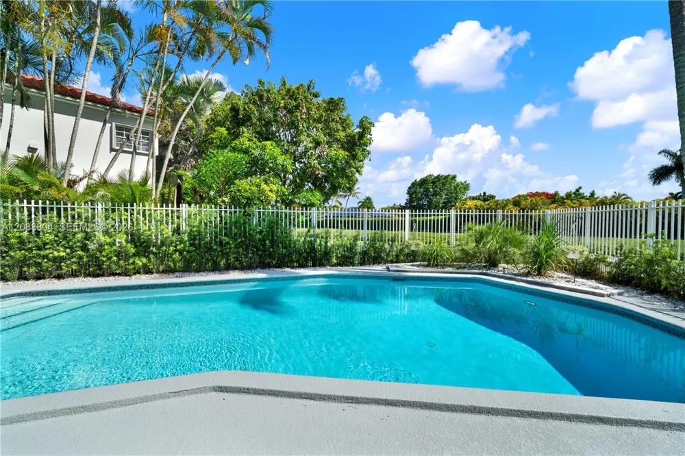 8940 SW 160th St Palmetto Bay, FL 33157