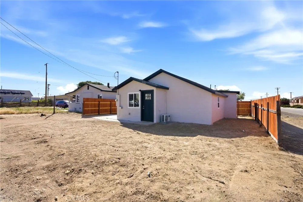 2484 Nadean Mojave, CA 93501