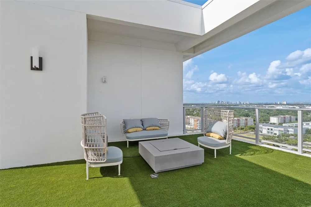 5713 BOWEN DANIEL DRIVE #903 Tampa, FL 33616