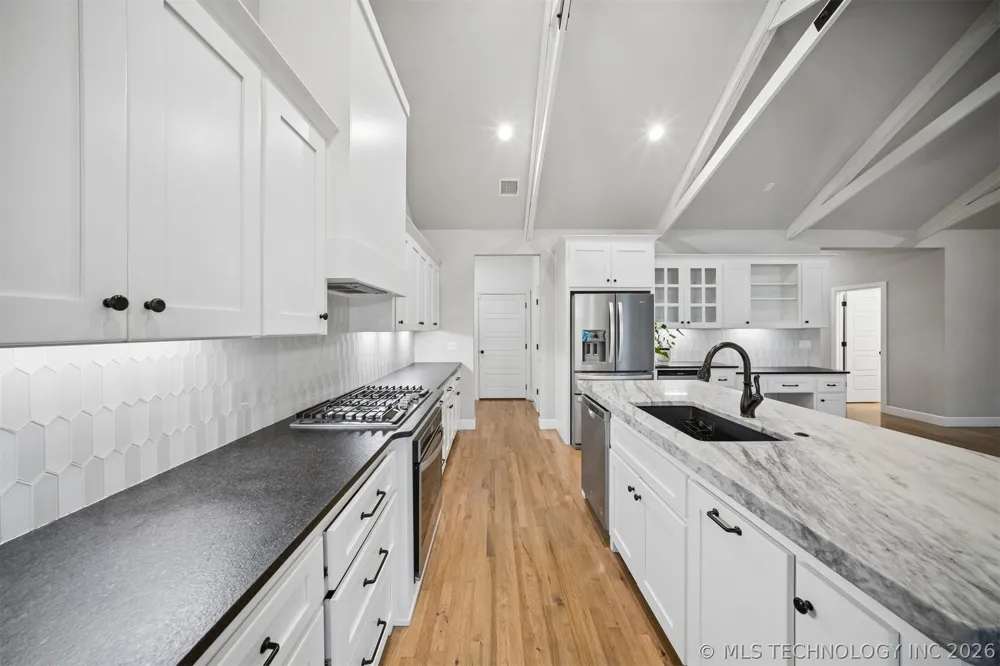 12906 S 6th Place Jenks, OK 74037