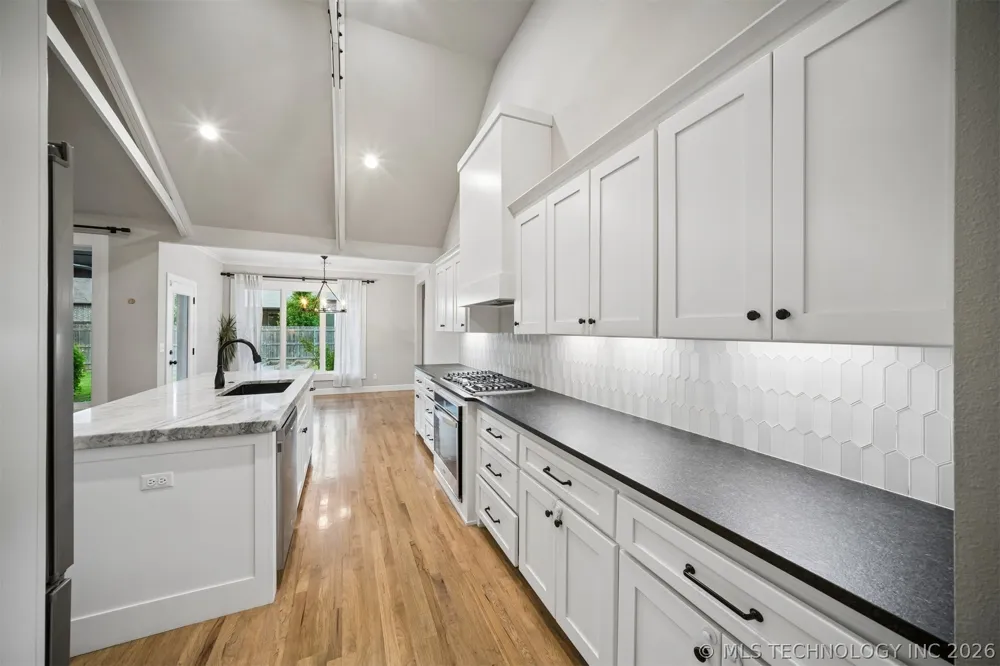 12906 S 6th Place Jenks, OK 74037