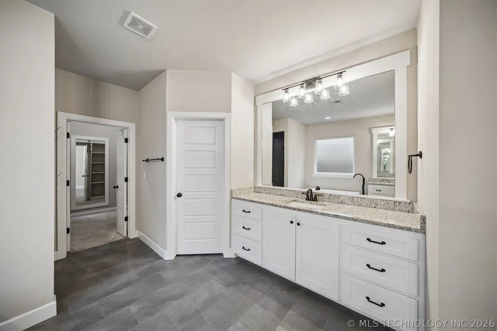 12906 S 6th Place Jenks, OK 74037