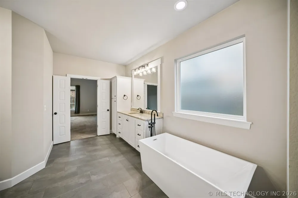 12906 S 6th Place Jenks, OK 74037