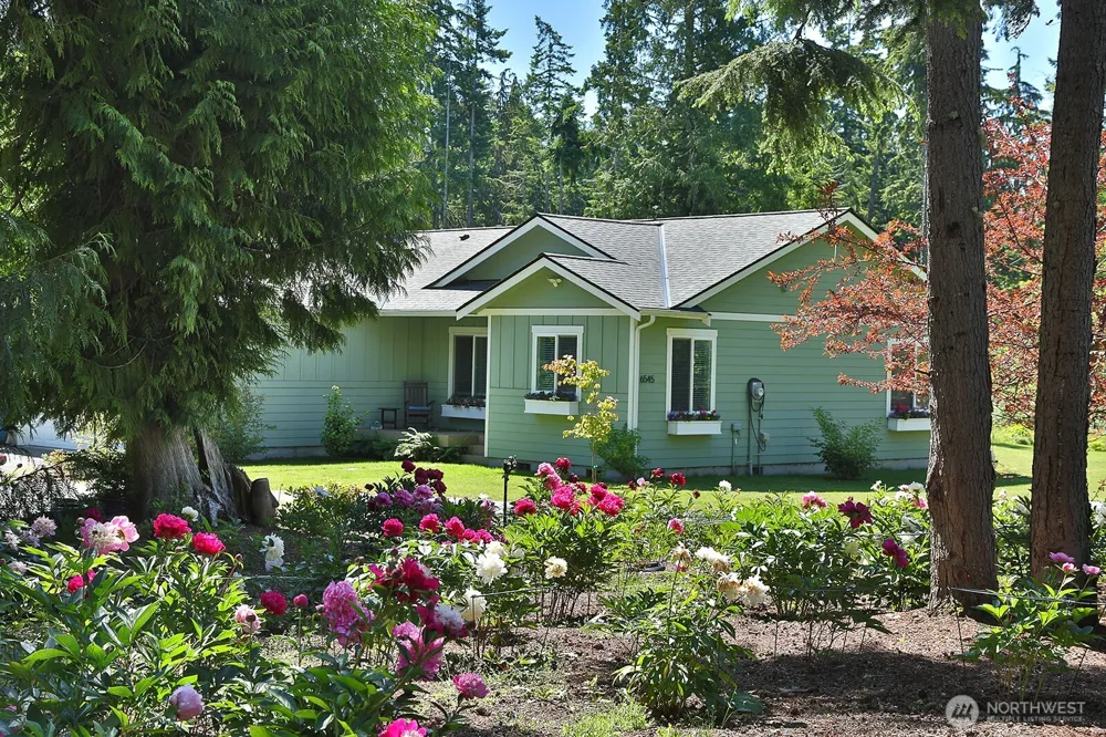 6545 Cultus Bay Road Clinton, WA 98236
