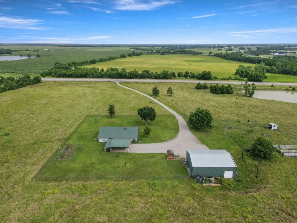 20280 US Highway 82 W Honey Grove, TX 75446