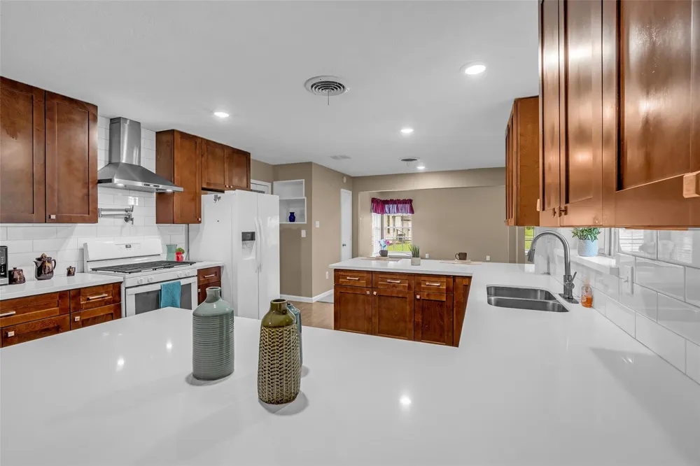 205 8th Street Highlands, TX 77562