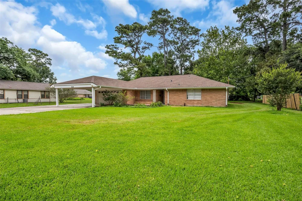 205 8th Street Highlands, TX 77562