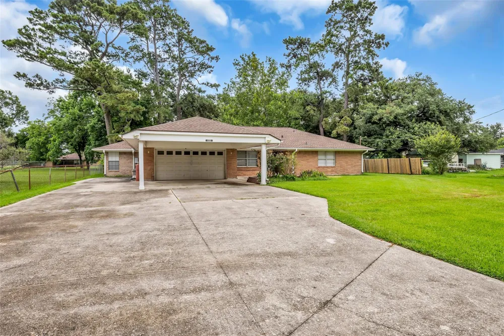 205 8th Street Highlands, TX 77562