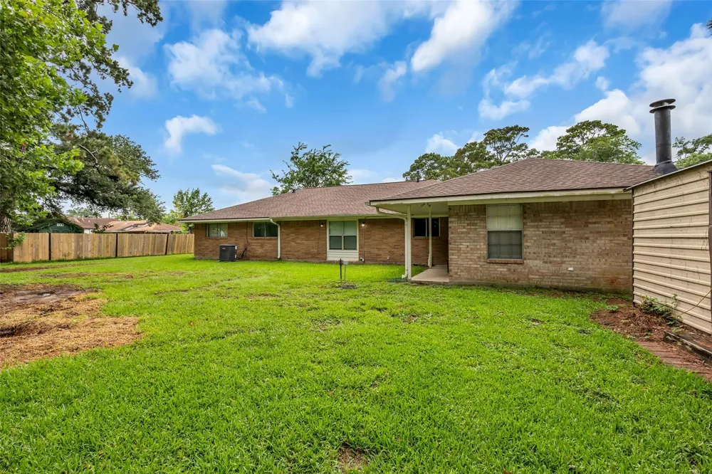 205 8th Street Highlands, TX 77562
