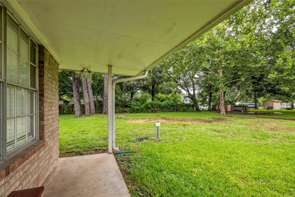 205 8th Street Highlands, TX 77562
