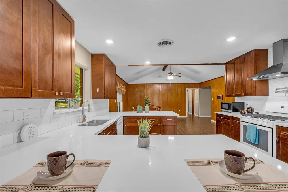 205 8th Street Highlands, TX 77562