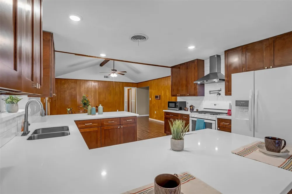 205 8th Street Highlands, TX 77562