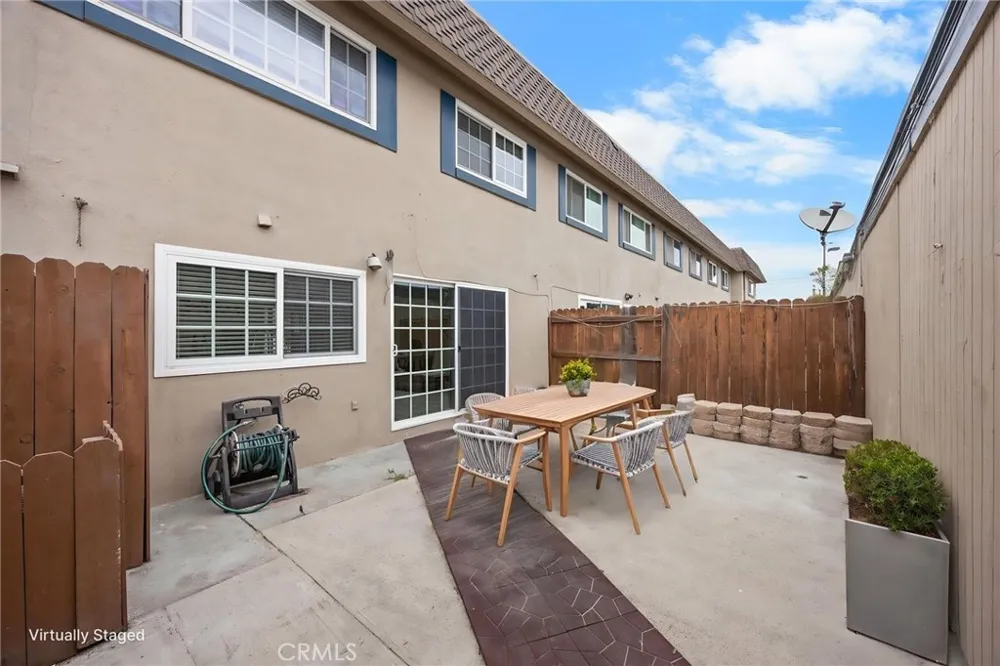 4469 Larwin Ave Cypress, CA 90630